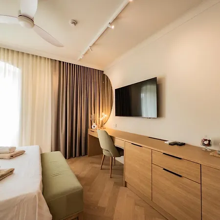 Topaz Apartment