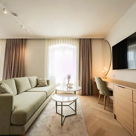Topaz Apartman *